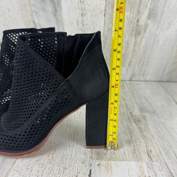 Vince Camuto Black Ankle Boots Nubuck Leather Perforated Pointed Toe Sz 6.5 M - Picture 10 of 10